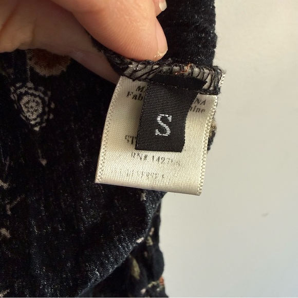 Floral Black Women's Top - Picture 5 of 9